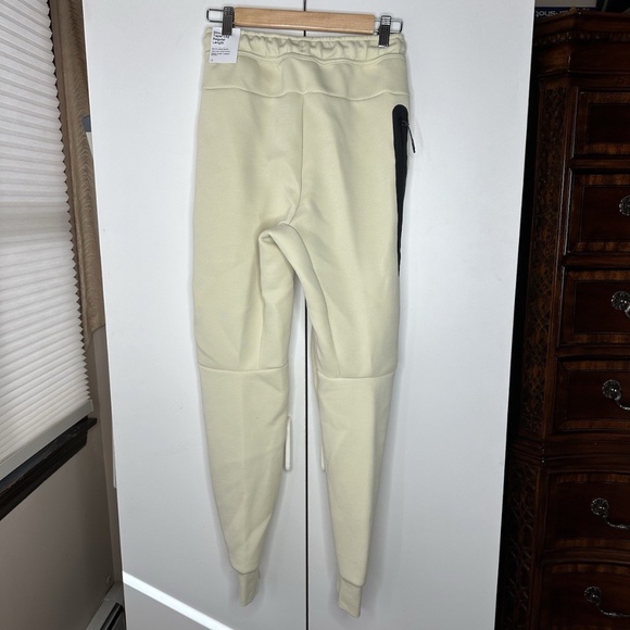 Nike Tech Men's Fleece Joggers Sweatpants Light Khaki/Black HV0959-234 Sz XS NEW - Picture 2 of 4